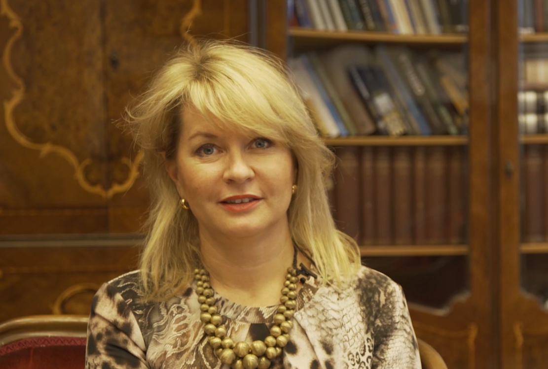 State Secretery Dr. Orsolya Pacsay-Tomassich holding elcome speech for new Stipendium HUngaricum scholarship holders at the University of Dunajváros