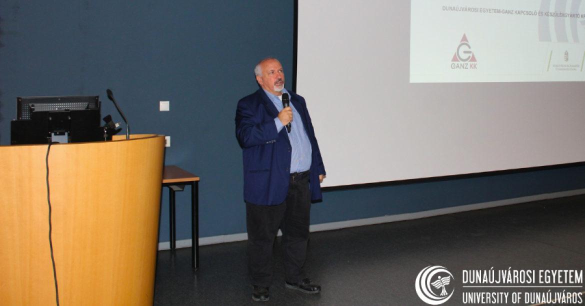 Dr. Király Zoltán egyetemi docens