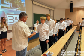 Becsengettek a Technikumba